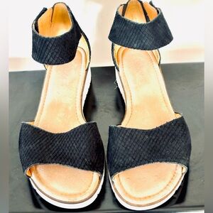 Gabor sandals, black cobra suede, size 8.5 Velcro Ankle Strap 1” Platform Comfy